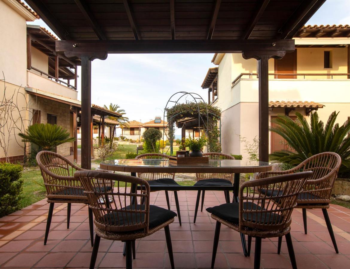 Porto Thea Alexandra Shared Pool Villa, Afytos Ngoại thất bức ảnh